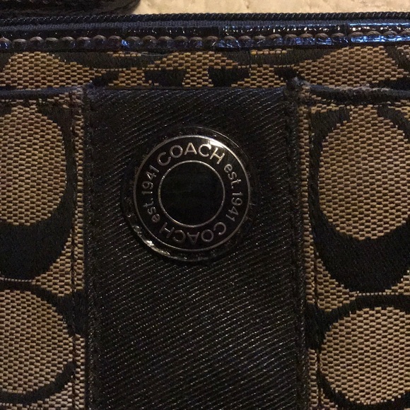 Coach wristlet - Picture 3 of 6